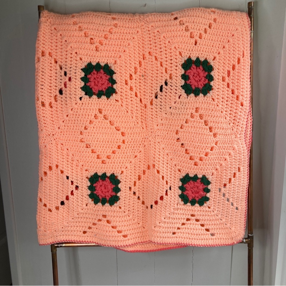 Bright cheerful vintage afghan crochet throw 49x 72